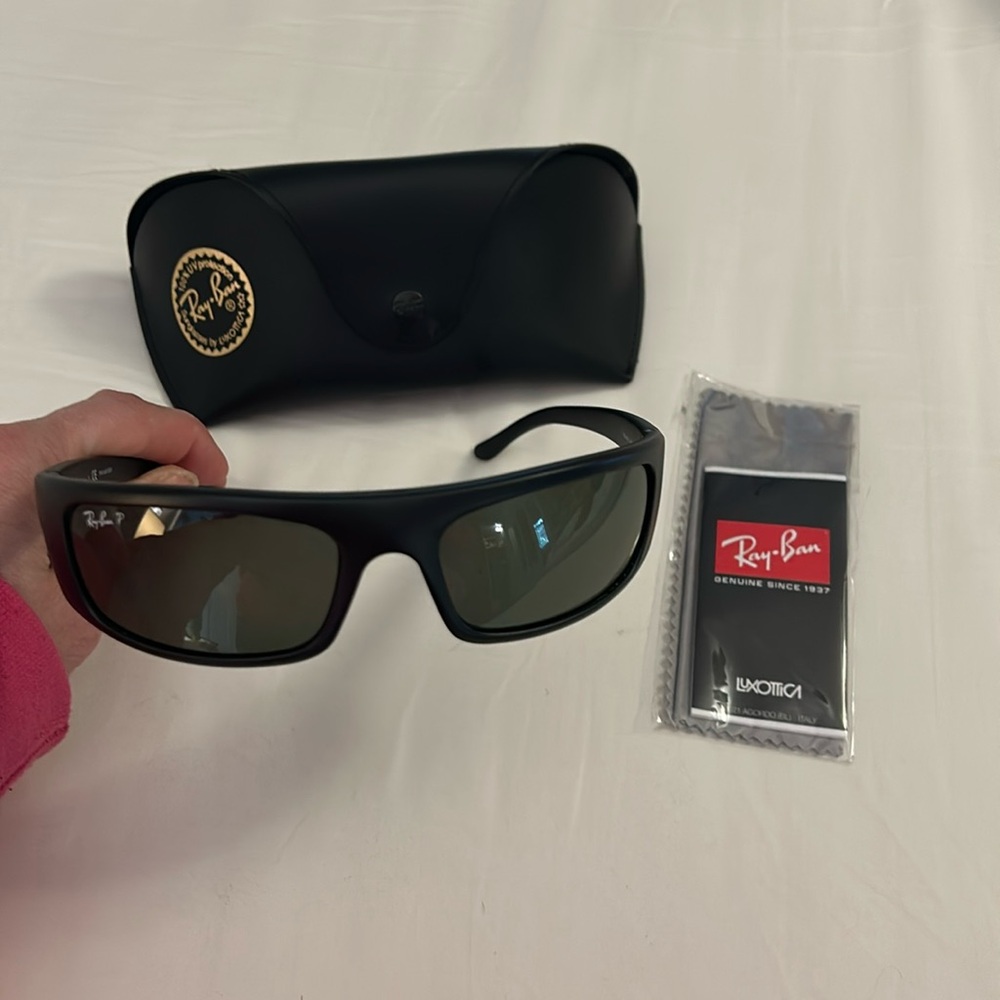 RAY BAN Sunglasses Polarized NWOT